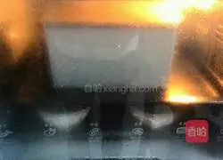 Illustration of how to make toast bread with coconut filling 15