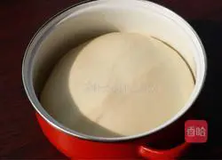 Illustration of how to make onion-flavored meat floss bread rolls 5