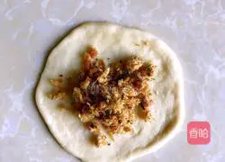 Illustration of how to make seaweed and meat floss bread 13