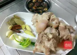 Soy Pig Illustration of how to make hoof 3