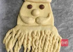 Illustration of how to make Santa Claus bread 9