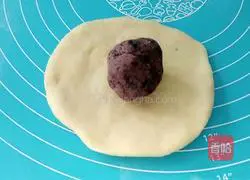 Illustration of how to make bean paste bagels 6