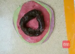 Illustration of how to make colorful bagels 8