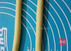 Illustration of how to make rabbit bread 5