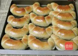 Illustration of how to make croissants 6