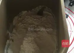 Illustration of how to make cute rabbit sausage bread 1