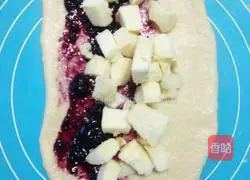 Illustration of how to make bread fall in love with cake 10