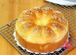 Illustration of how to make seaweed and meat floss bread 14