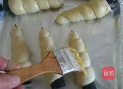 Illustration of making whole wheat butter spiral bread bucket 10