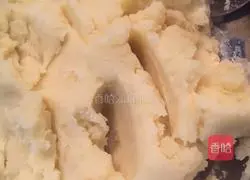 Illustration of how to make salad mashed potato balls 2