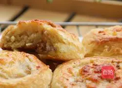 Illustration of how to make Danish crispy bread rolls 19