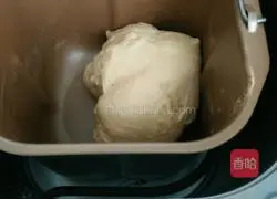 Illustration of how to make raisin bread rolls 4