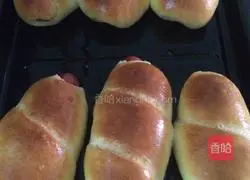 Illustration of how to make sausage bread 10