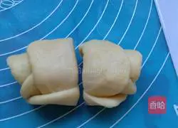 Illustration of how to make rose bread 9