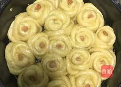 Rose Ham Illustration of making sausage bread 10