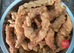 Illustration of how to make fried crispy pork 5