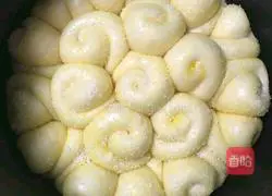 Illustration of how to make small bread 9