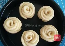 Illustration of how to make rose bread (hand-kneaded version) 10