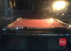 Illustration of how to make red yeast powder cream cake roll 13