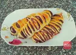 Illustration of making caterpillar bread 17