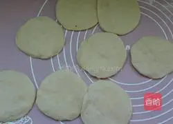 Illustration of how to make strawberry jam buns 11