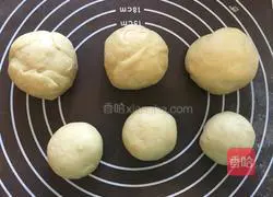 Illustration of how to make cartoon fish bread 12