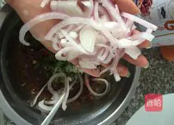 Thai Tuna Salad Recipe Illustration 6