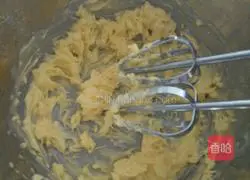 Milk Illustration of how to make yellow stuffing (mooncake stuffing) 1