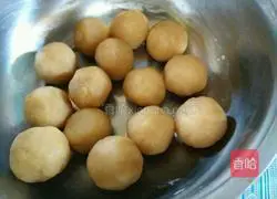 Illustration of how to make lotus paste and egg yolk mooncakes 6