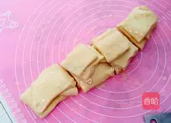 Illustration of how to make hand-shredded condensed milk bread 8