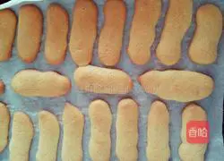 Illustration of making finger biscuits 9