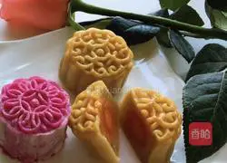 Illustration of how to make egg yolk mooncakes 13