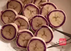 Illustration of how to make purple sweet potato and banana toast rolls 6