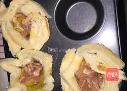 Illustration of how to make toast egg cups 6