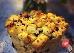 Illustration of how to make Tangrenshen Sausage Hand-Teared Bread 1