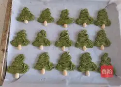 Illustration of how to make Christmas tree cookies 7