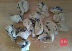 Illustration of how to make sweet bean hand-torn bread 12