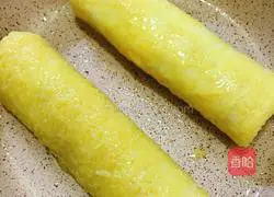 Illustration of how to make shrimp toast rolls 9