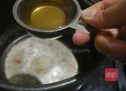 Illustration of how to make homemade five-nut mooncakes 6