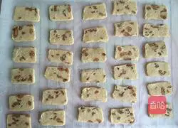 Illustration of how to make red date biscuits 8