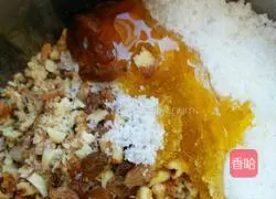 Illustration of how to make five-nut mooncake filling 9