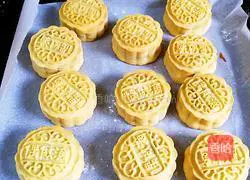 Illustration of making cashew nut mooncake 13