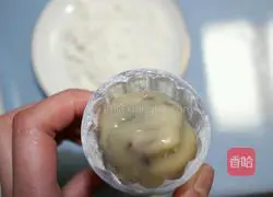 Illustration of how to make bean paste mooncakes (10-head mooncakes) 8