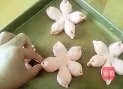 Illustration of how to make Sakura Bean Paste Buns 12