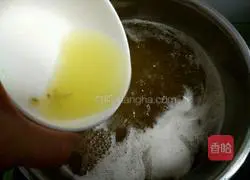 Illustration of how to convert moon cakes into syrup 4