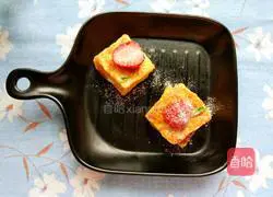 Illustration of how to make strawberry French toast 7