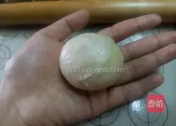 Illustration of how to make purple sweet potato and lotus paste mooncakes 7