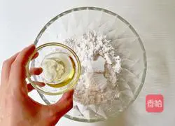 Illustration of how to make fragrant rice mooncakes 5