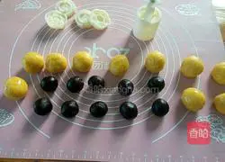 Illustration of how to make pumpkin mooncakes 8