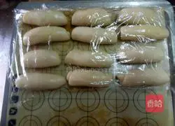 Illustration of how to make purple sweet potato and lotus paste mooncakes 4